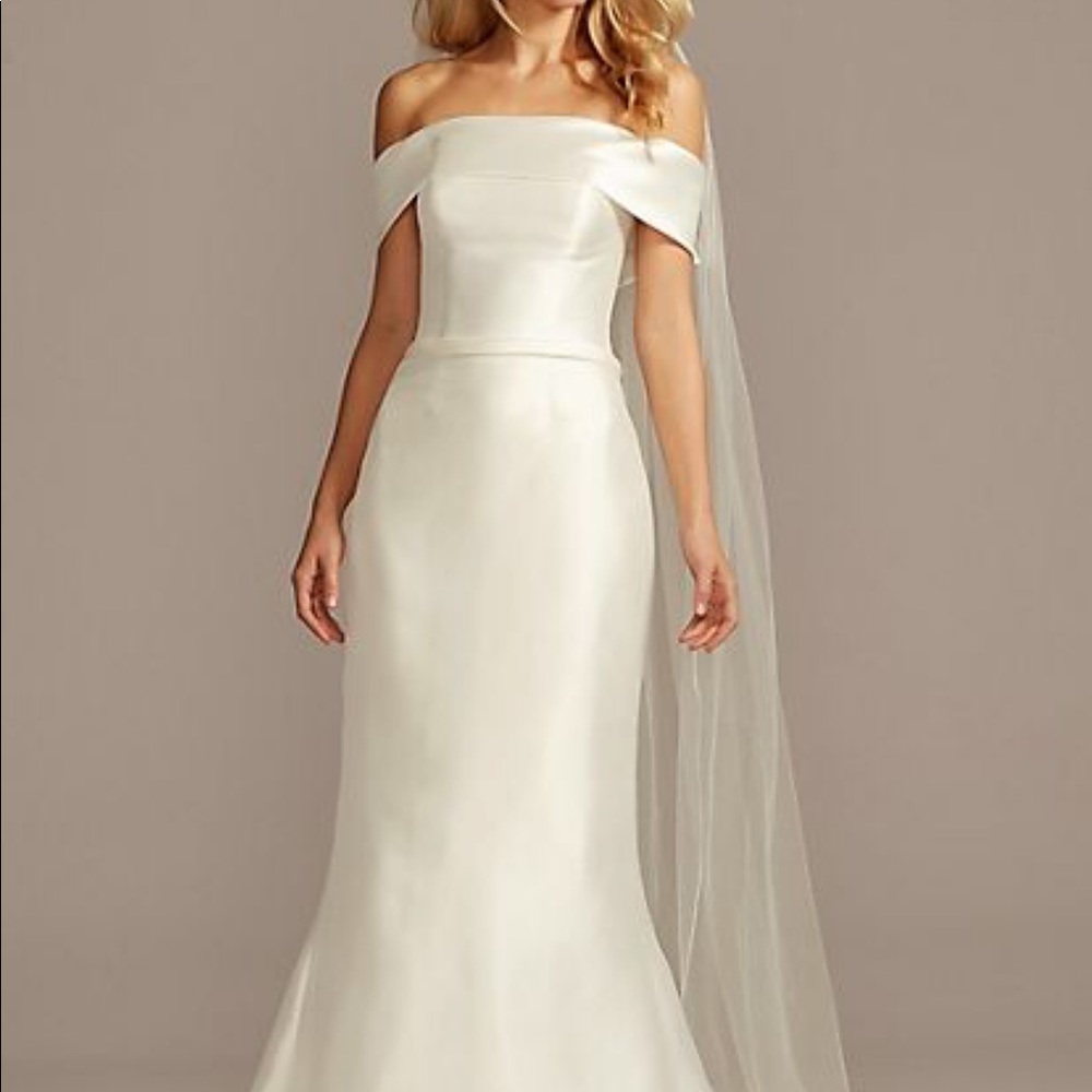 Beautiful, minimalist, simple and elegant dress.